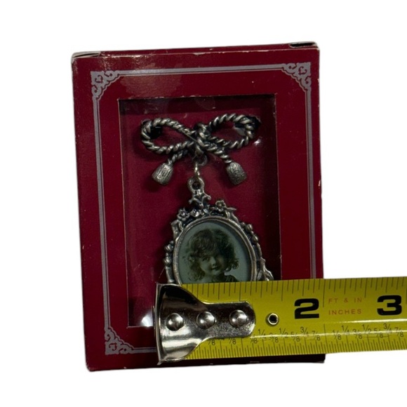 Timeless Treasures pewter brooch picture frame great condition with original box - Picture 4 of 6
